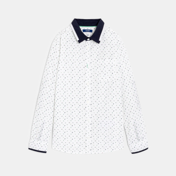 قميص مُزيَّن بطبعة، باللون الأبيض للفتيان.